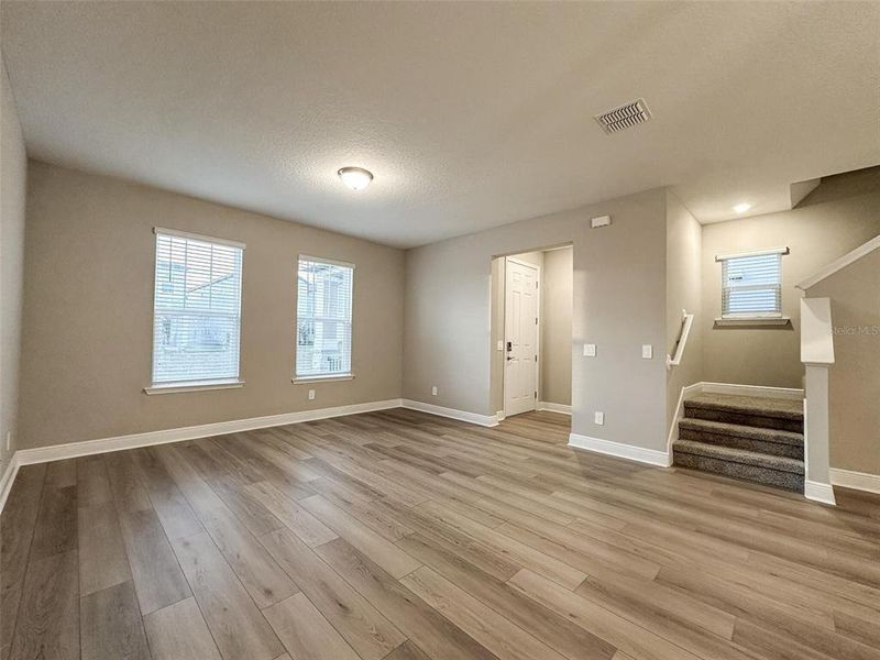 Spacious, unfurnished interior of a new home in Silverleaf Reserve Bungalows, Winter Garden (Image 18).