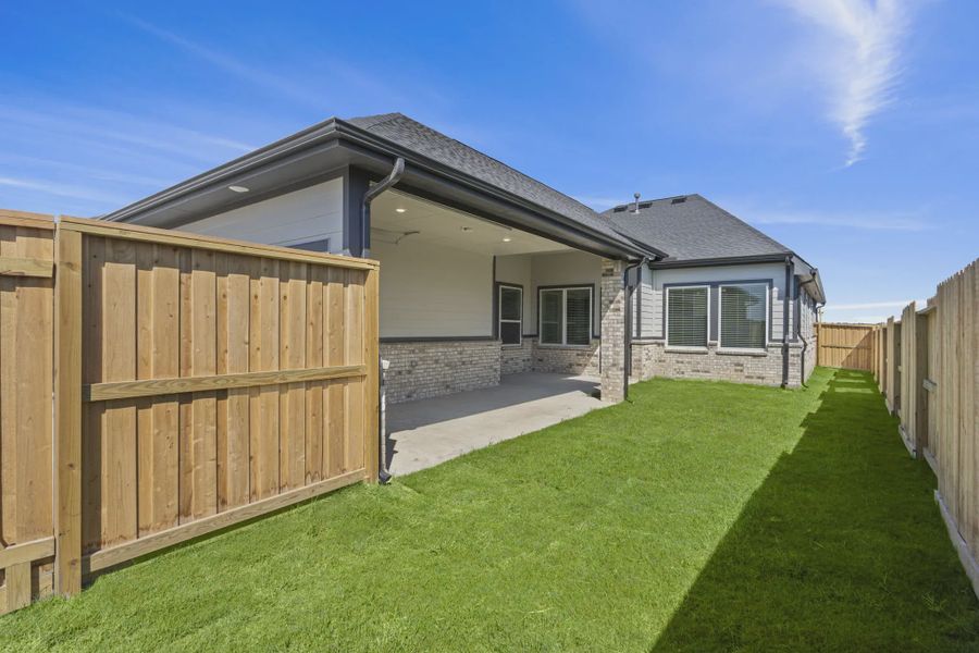 Exterior details and patio area of a home in Riceland Alley Loads, Mont Belvieu (Image 16).