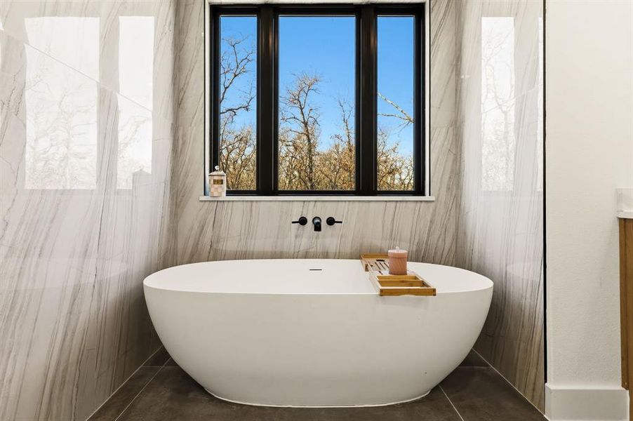 Primary En-suite Freestanding Spa Tub Primary En-suite Freestanding Spa Tub