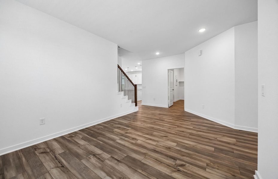 Spacious, unfurnished interior of a new home in Mavera, Conroe (Image 28).