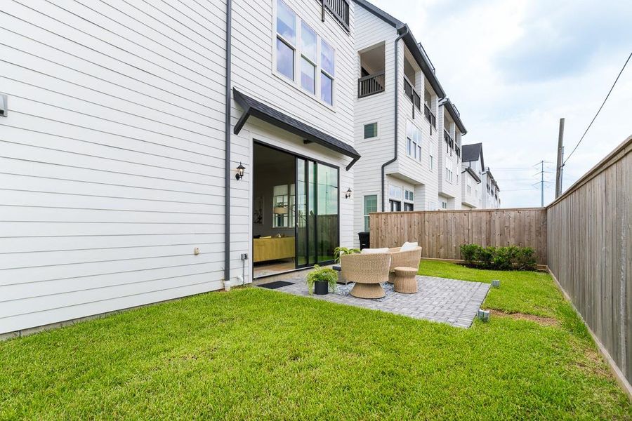 Huge front and backyard with outdoor covered kitchen already built