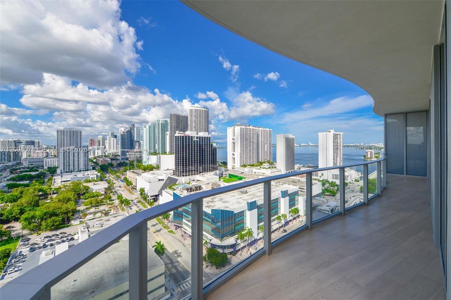 Condo located in Miami, FL showcasing its design and architecture (Image 18).