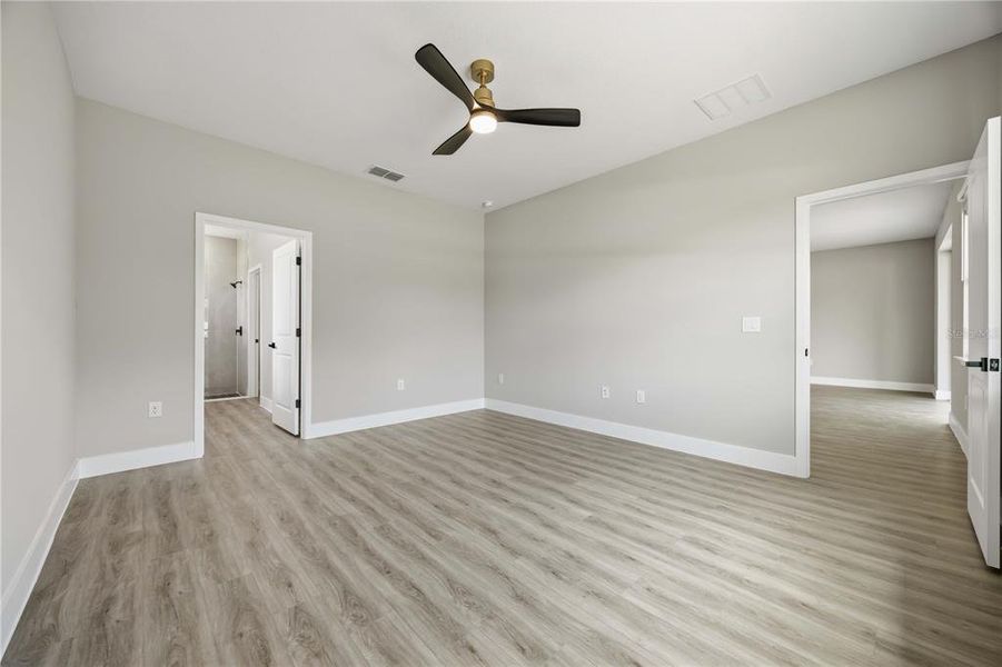 Spacious, unfurnished interior of a new home in , Winter Haven (Image 33).
