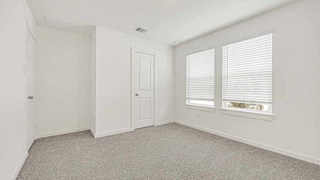 Representative unfurnished interior of a home built from the Cali by D.R. Horton in Holly Ridge, Rosenberg (Image 29).