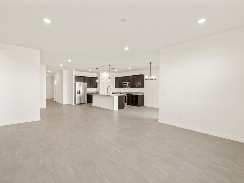 Spacious, unfurnished interior of a new home in Anthem at Merrill Ranch Reserve Series, Florence (Image 7).