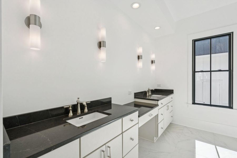 Furnished interior view inside a new home in , Ravenel (Image 8).