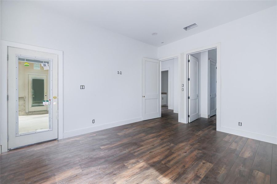 Spacious, unfurnished interior of a new home in , Huntsville (Image 14).