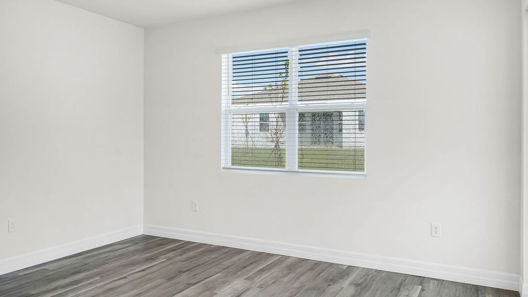 Spacious, unfurnished interior of a new home in Summerlin at Hawthorne Ranch, Lakeland (Image 16).