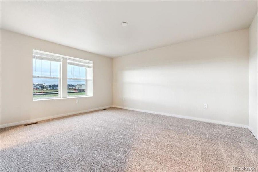 Spacious, unfurnished interior of a new home in Legato, Commerce City (Image 20).