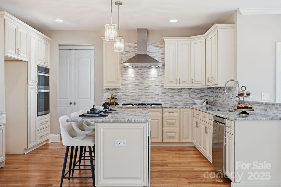 Kitchen with oversized island seating and premium gas cooktop — perfect for hosting. Kitchen with oversized island seating and premium gas cooktop — perfect for hosting.