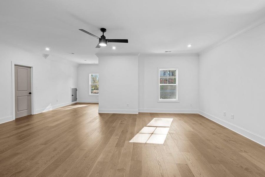 Spacious, unfurnished interior of a new home in Livingstone Park, Kennesaw (Image 24).