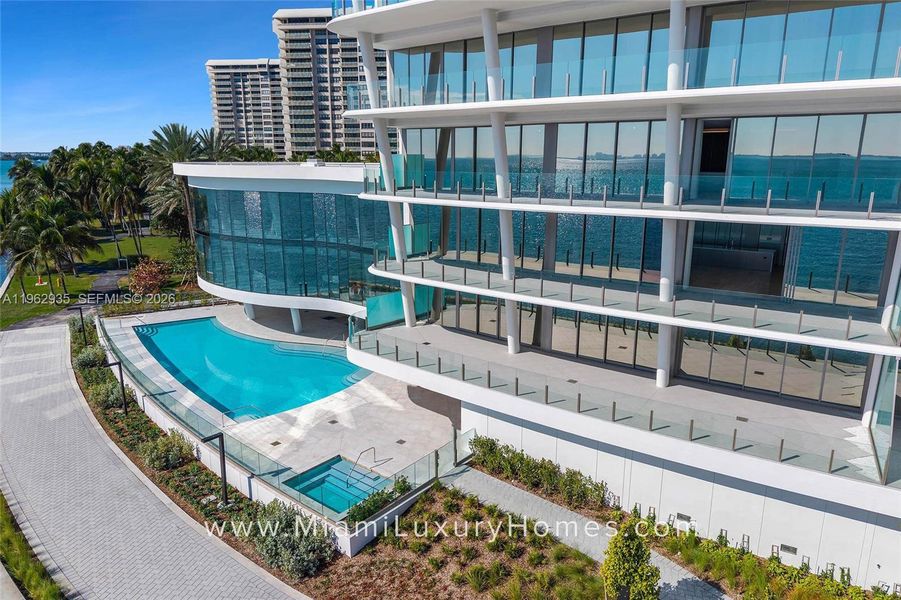 Condo located in Miami, FL showcasing its design and architecture (Image 33).