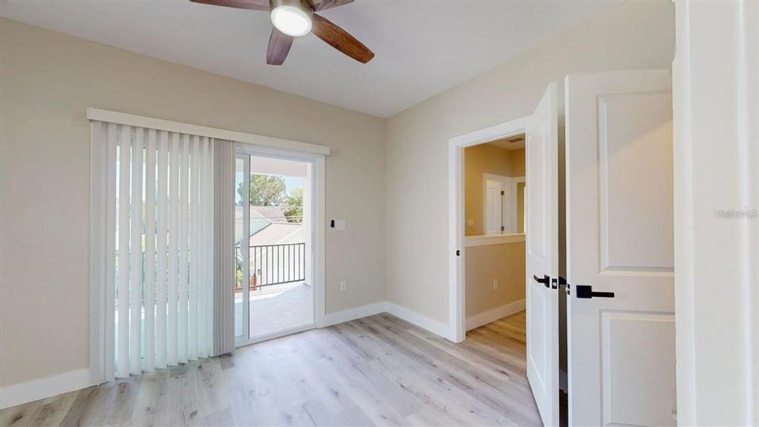 Spacious, unfurnished interior of a new home in , St. Petersburg (Image 21).