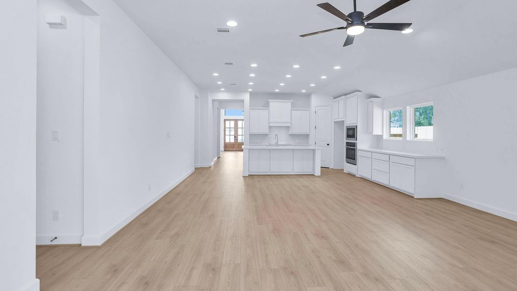 Spacious, unfurnished interior of a new home in Woodhavyn, Magnolia (Image 9).