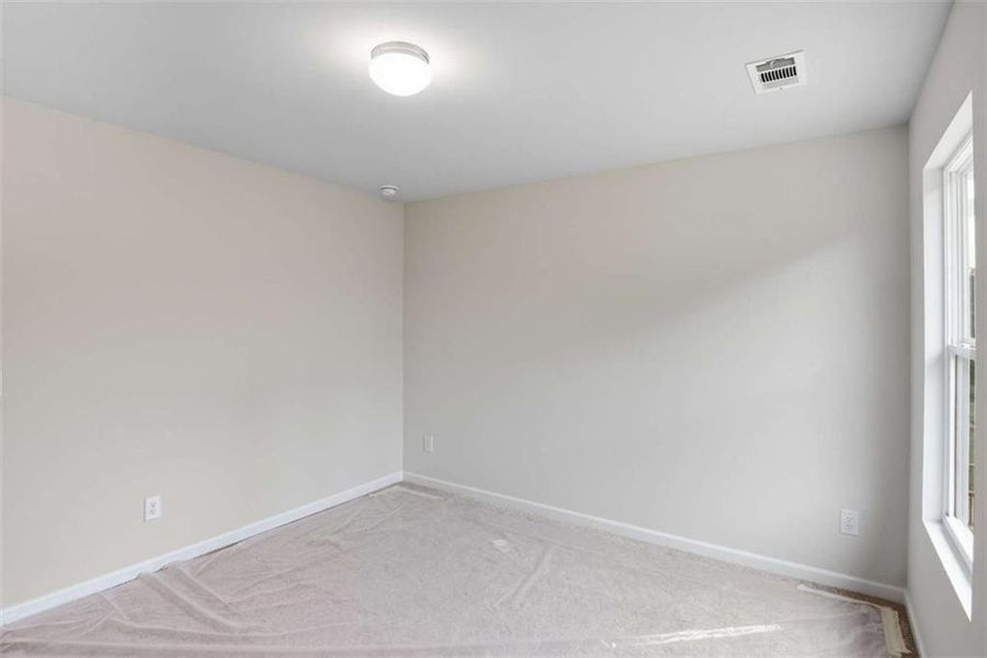 Spacious, unfurnished interior of a new home in Creekside Landing, Dallas (Image 24).