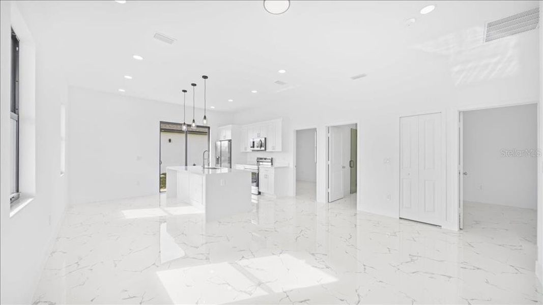 Spacious, unfurnished interior of a new home in , Lehigh Acres (Image 20).