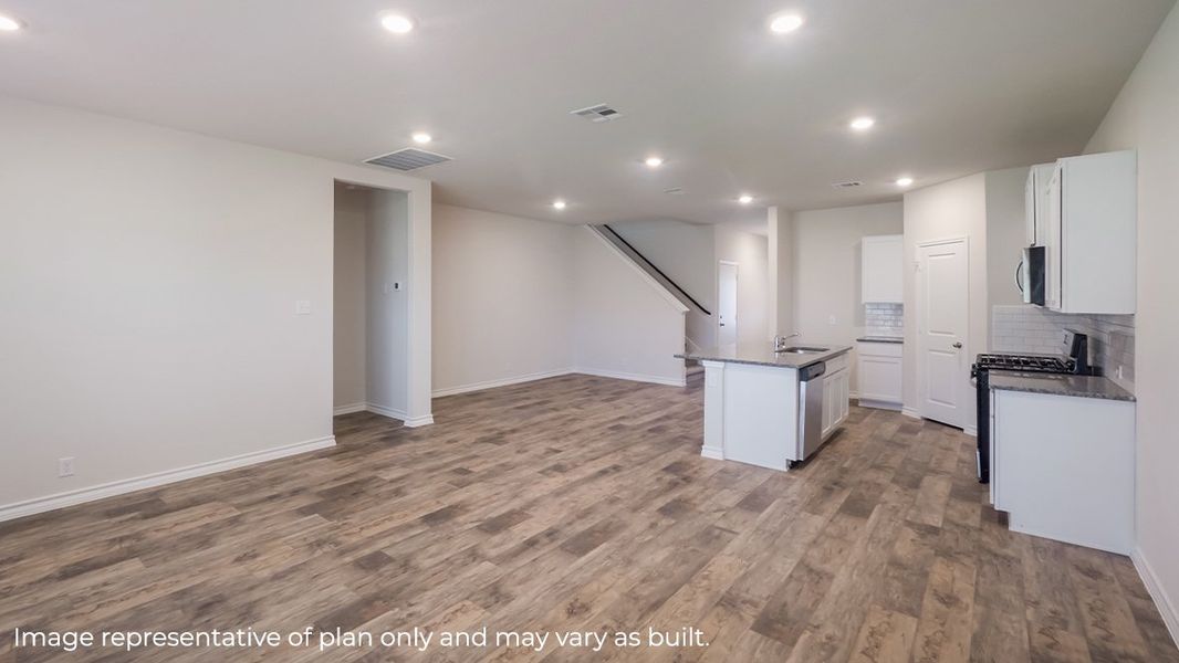 Spacious, unfurnished interior of a new home in Brookstone Creek, San Antonio (Image 12).