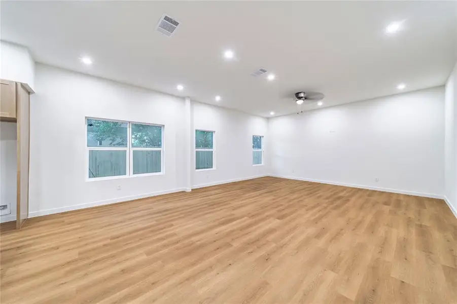 Spacious, unfurnished interior of a new home in , Dallas (Image 32).