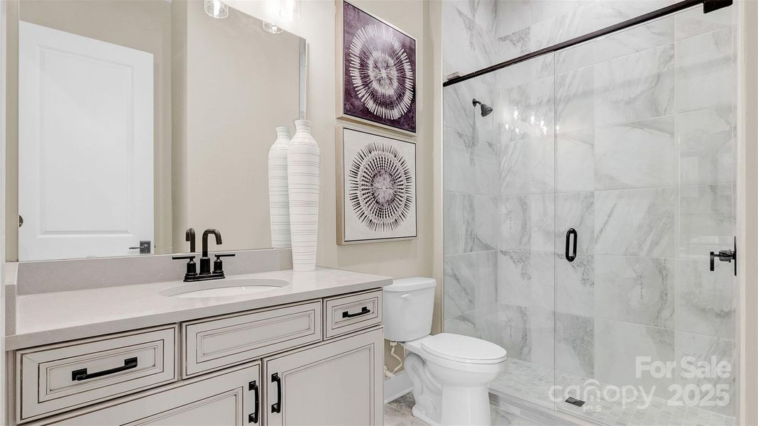 Model photo used for reference