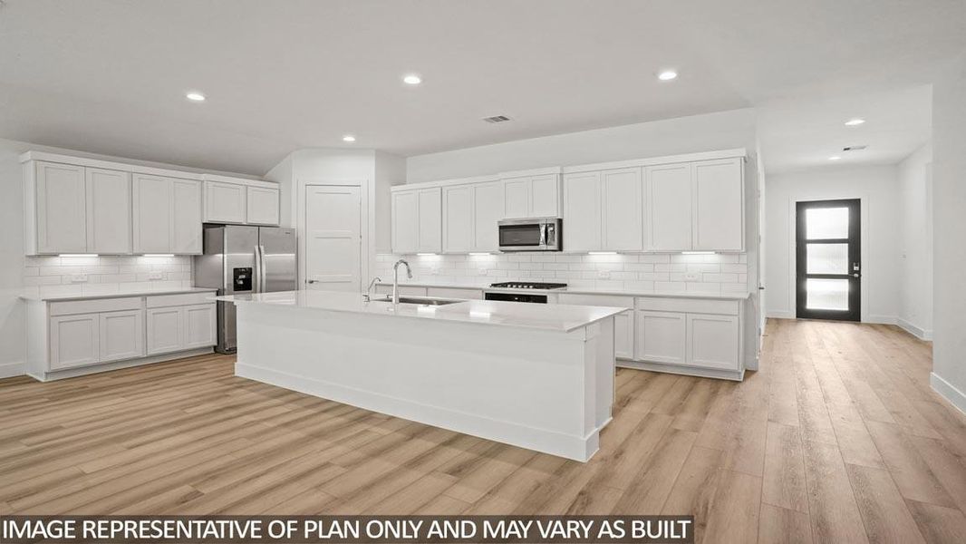 Furnished interior view inside a new home in Silverthorne, Conroe (Image 4).