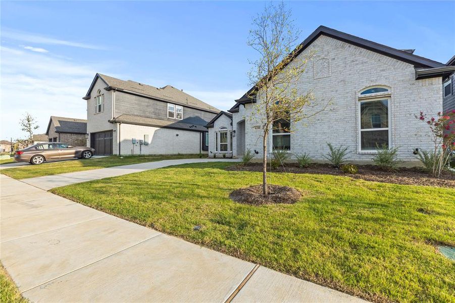 View of front facade with a front lawn