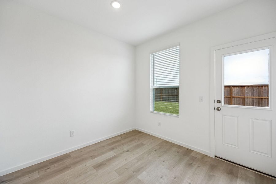 Spacious, unfurnished interior of a new home in Stokesbury, Waller (Image 17).