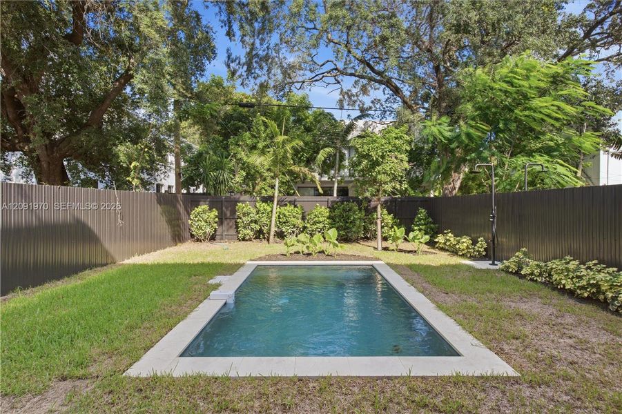 Exterior details and patio area of a home in , Miami (Image 30).