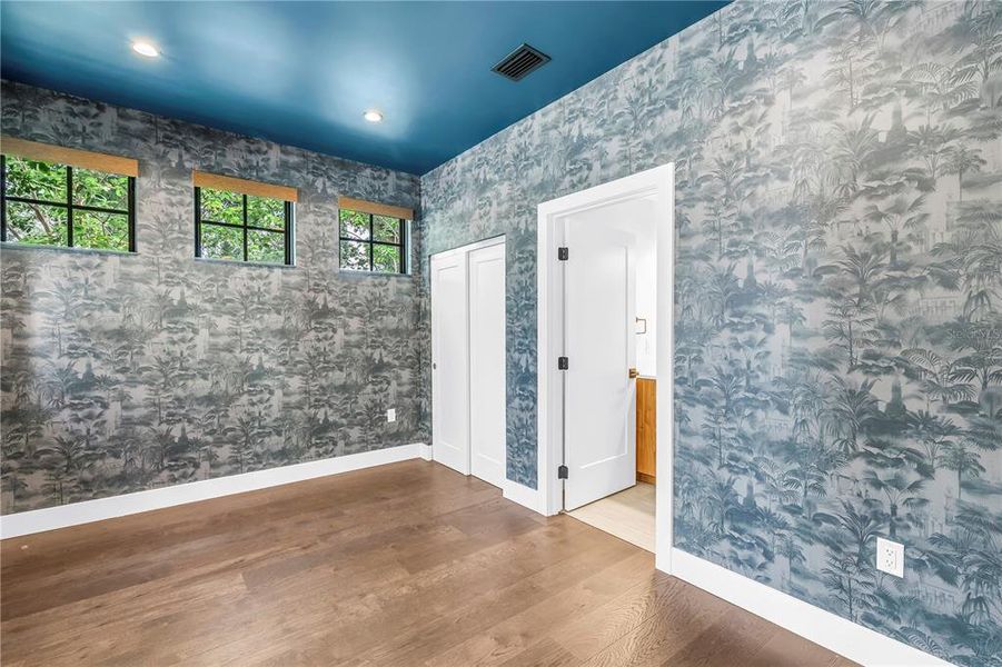 Image 46 of a home in East Oak Townhomes.