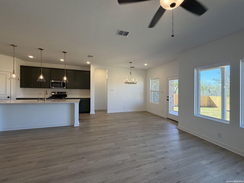 Spacious, unfurnished interior of a new home in Nopal Valley, San Antonio (Image 22).