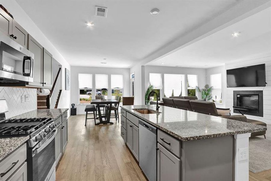 Furnished interior view inside a new home in Sweetbay Farm, Lawrenceville (Image 7).