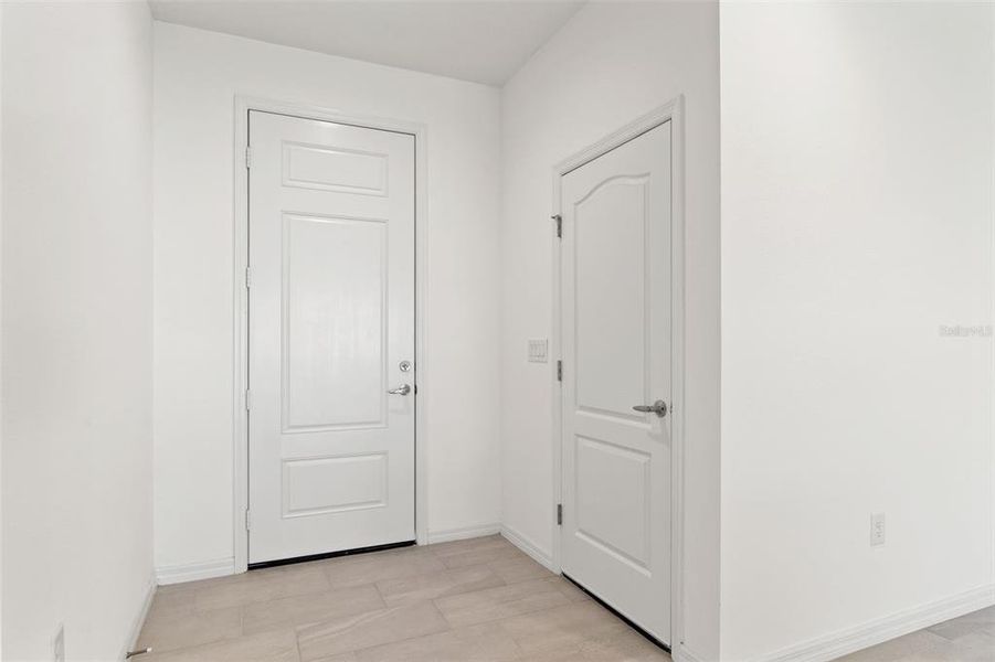 Spacious, unfurnished interior of a new home in , Bradenton (Image 16).