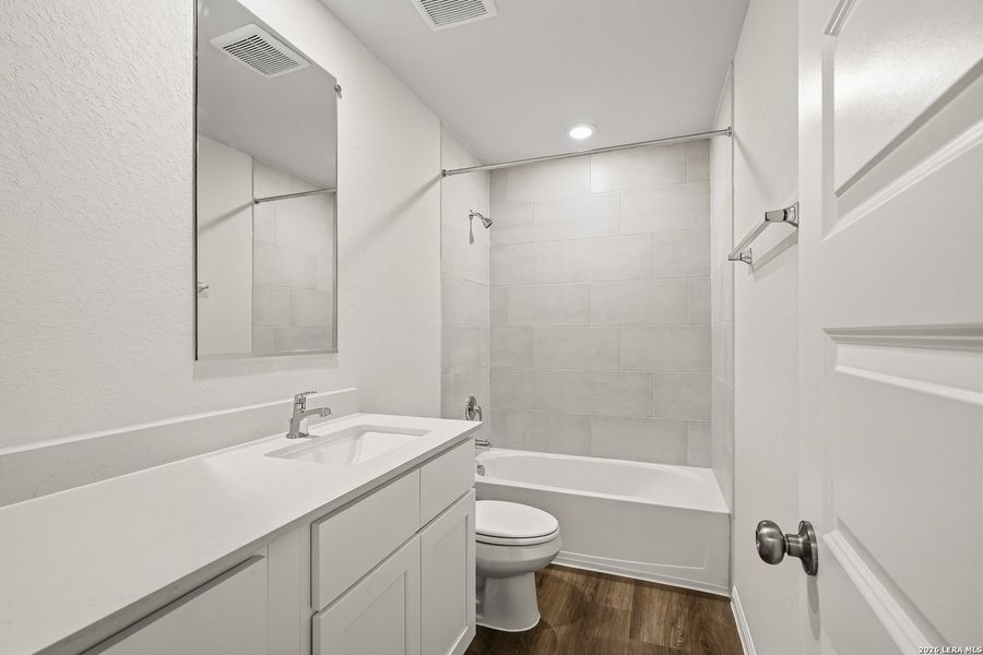 Furnished interior view inside a new home in Cinco Lakes, San Antonio (Image 10). Furnished interior view inside a new home in Cinco Lakes, San Antonio (Image 10).