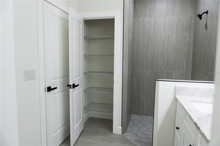 Spacious, unfurnished interior of a new home in , North Port (Image 16).