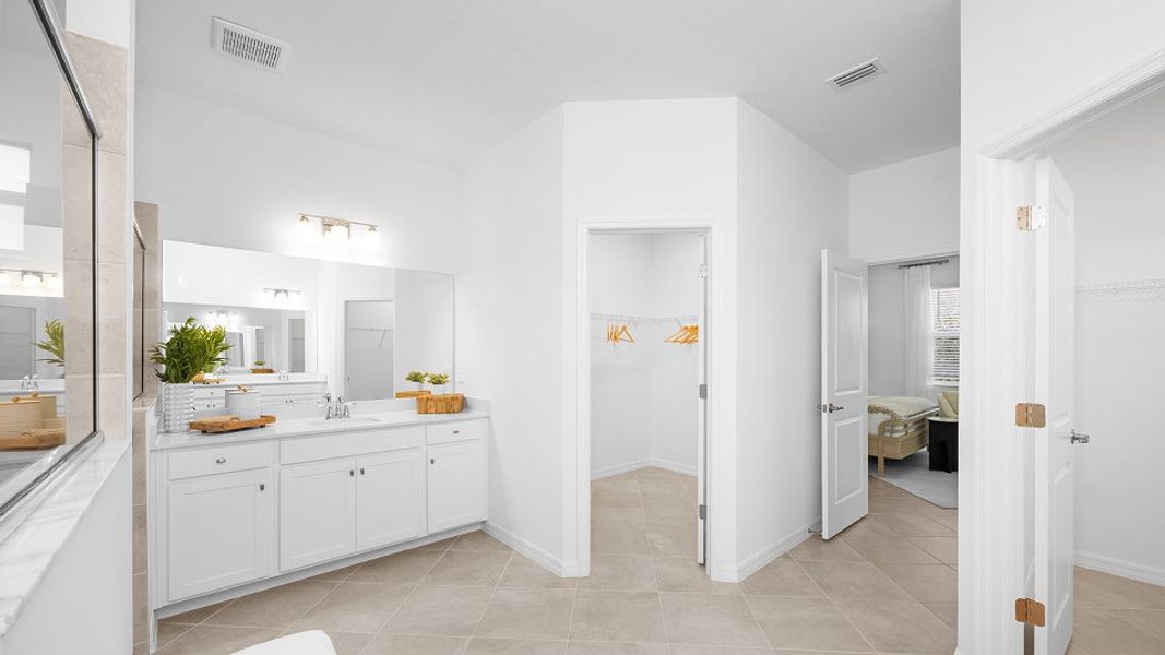 2444 Summerville II Owners Bath 2of2 Base4