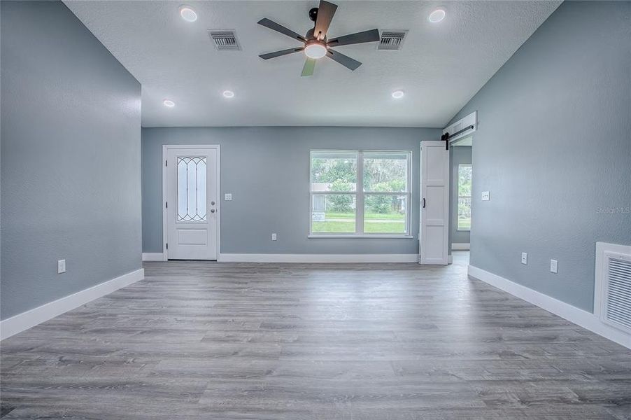 Spacious, unfurnished interior of a new home in , Lake Panasoffkee (Image 10).