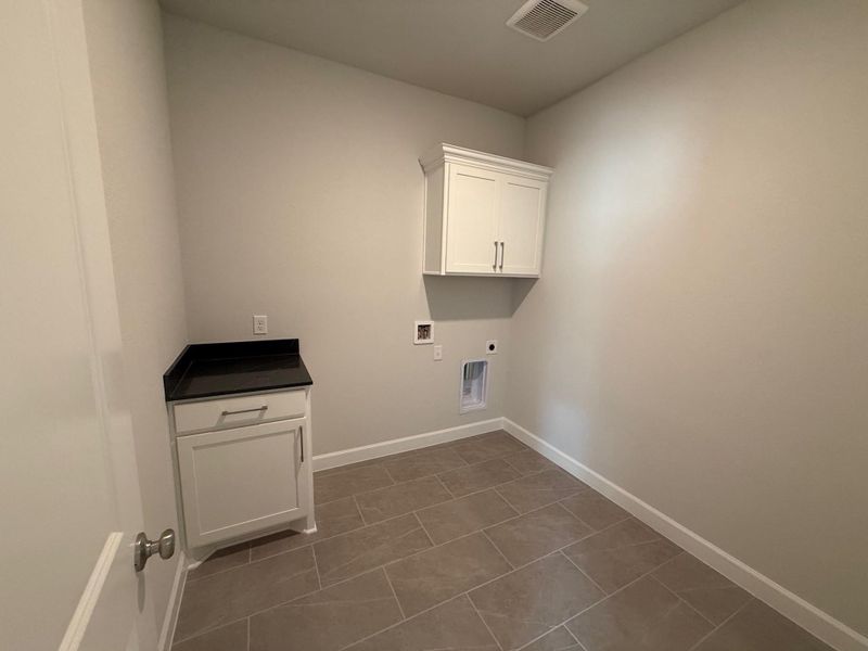 Spacious, unfurnished interior of a new home in Wellborn Settlement, College Station (Image 8).
