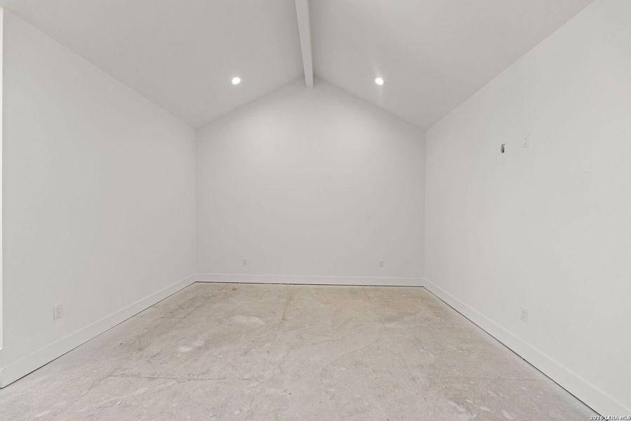 Spacious, unfurnished interior of a new home in , Bulverde (Image 9).