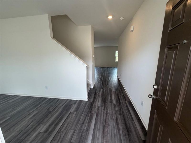 Spacious, unfurnished interior of a new home in Mt. Tabor Ridge, Dallas (Image 25).