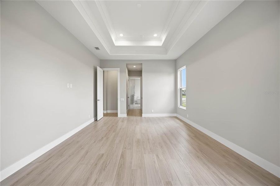 Spacious, unfurnished interior of a new home in Gran Place, Venice (Image 27).