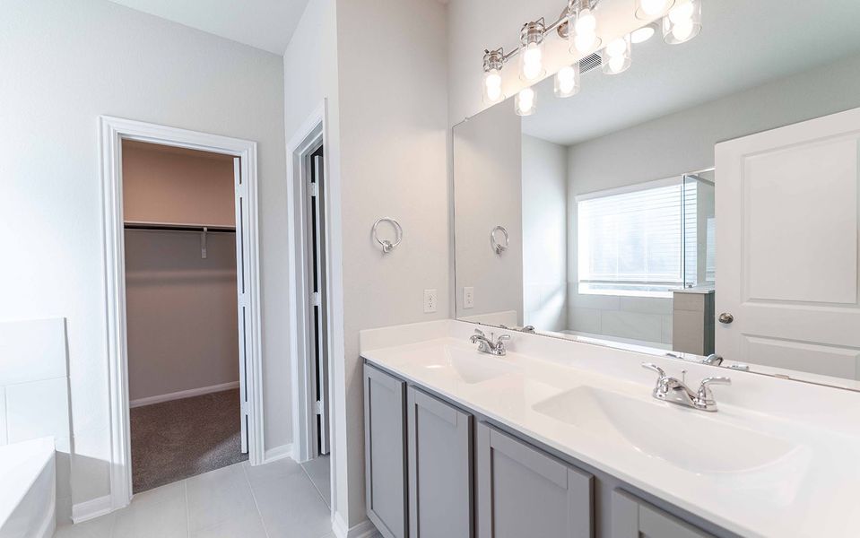 Furnished interior view inside a new home in Paramount, Kyle (Image 8).