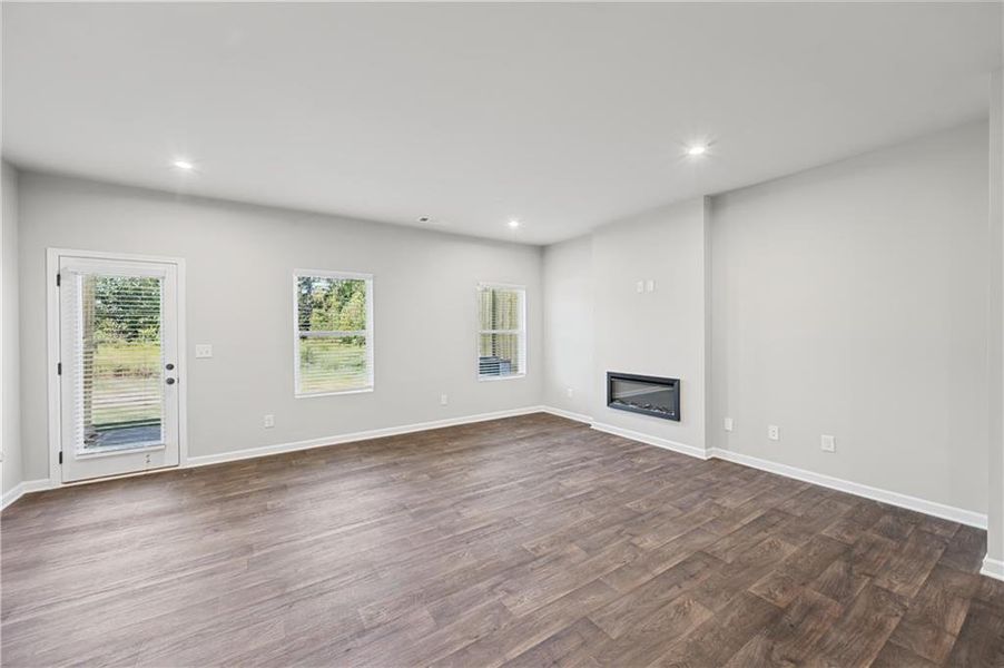 Spacious, unfurnished interior of a new home in Village Green, Adairsville (Image 13).