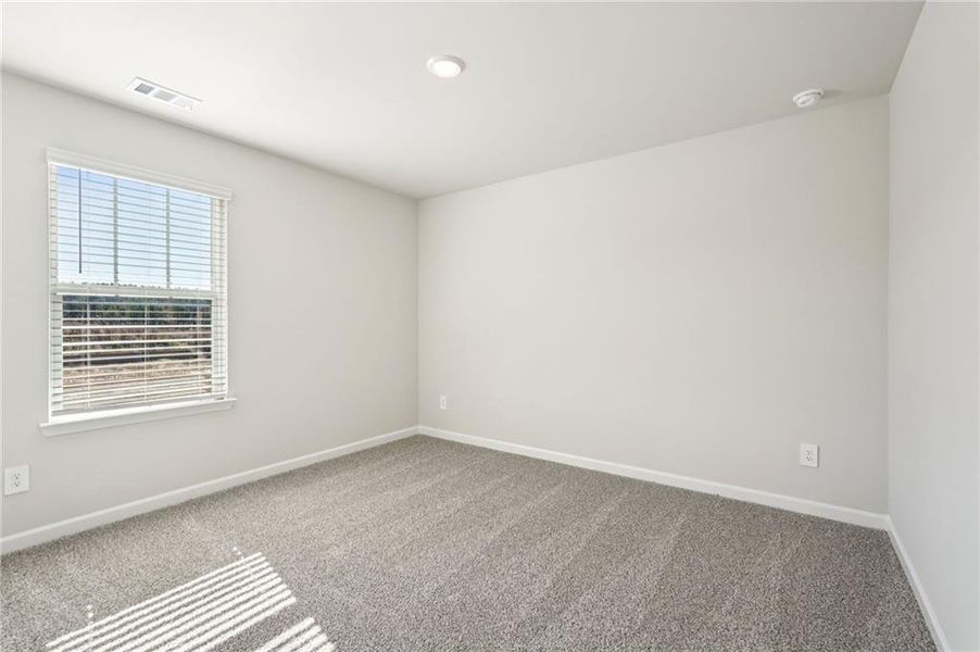 Spacious, unfurnished interior of a new home in Ivey Township, Dallas (Image 28).