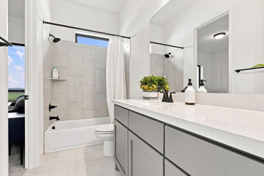 Furnished interior view inside a new home in Valencia, Manvel (Image 9).
