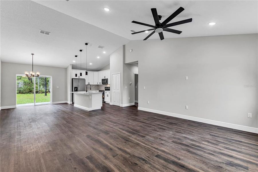 Spacious, unfurnished interior of a new home in , Deland (Image 21).