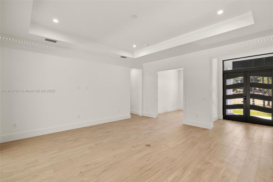 Spacious, unfurnished interior of a new home in , Naples (Image 17).