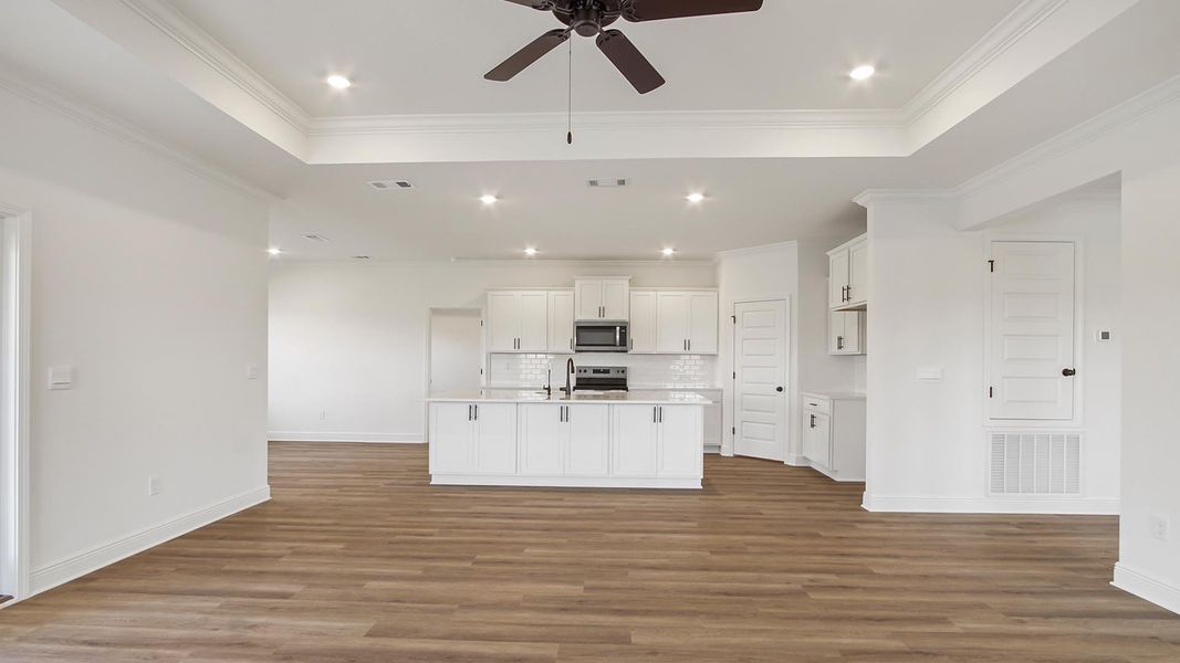 Spacious, unfurnished interior of a new home in Owl's Head Farms, Freeport (Image 19).