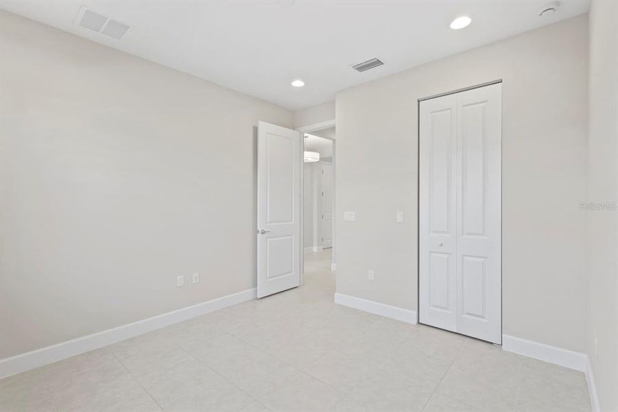 Spacious, unfurnished interior of a new home in , Fort Myers (Image 22).