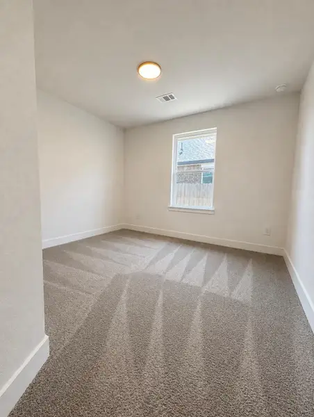 Spacious, unfurnished interior of a new home in River Ranch Trails, Dayton (Image 12).