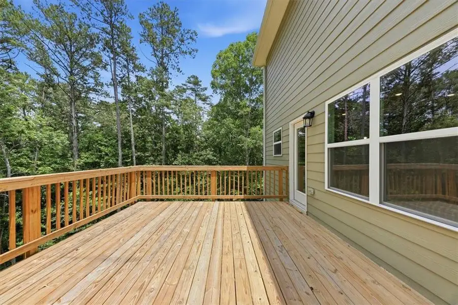 Exterior details and patio area of a home in Tuscany Hills, Douglasville (Image 25).