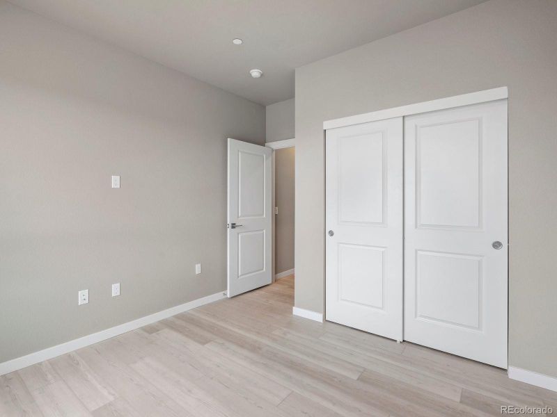 Spacious, unfurnished interior of a new home in Gateway Commons, Denver (Image 20).